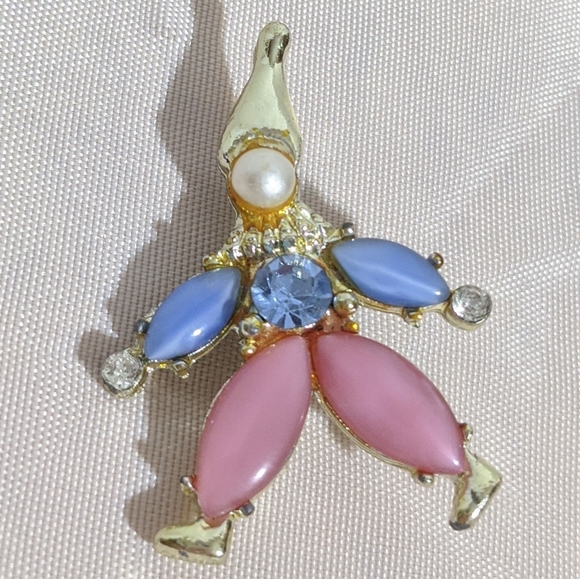 COUTURE NUMBER JEWELLERY 70s Vintage Pink Crystal Butterfly Brooch